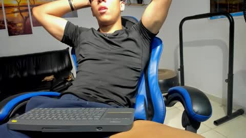 noah_flynn1 online show from 11.21.25