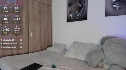 Snapshot of noah_lambert chatting on 12.22.24 Noah online show from 12.22.24