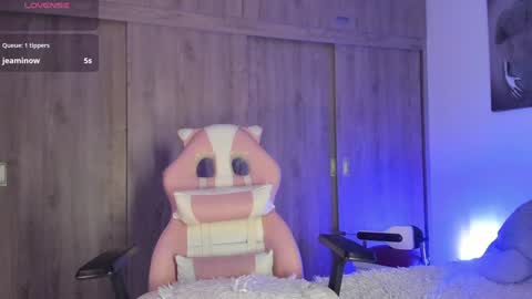 Snapshot of noah_lambert chatting on 01.25.25 Noah online show from 01.25.25