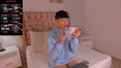 Snapshot of noah_lewiss chatting on 03.02.26 NOAH online show from 03.02.26