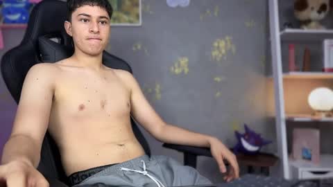 Snapshot of noah_magno chatting on 04.07.26 noah online show from 04.07.26