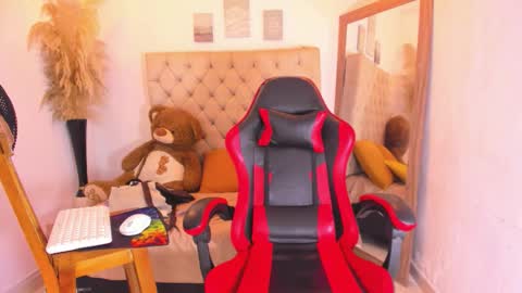 N O AH - S T H O  N E online show from 02.14.26