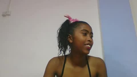 Snapshot of noelina chatting on 02.25.26 noelina online show from 02.25.26