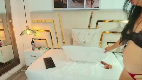 NOELLE online show from 04.17.26