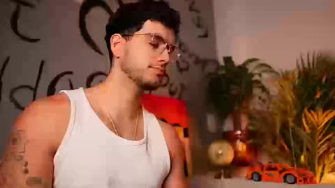 Snapshot of noha_miler chatting on 09.29.25 kevin online show from 09.29.25