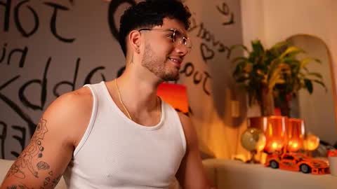 Snapshot of noha_miler chatting on 10.09.25 kevin online show from 10.09.25