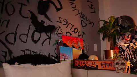 Snapshot of noha_miler chatting on 10.30.25 kevin online show from 10.30.25