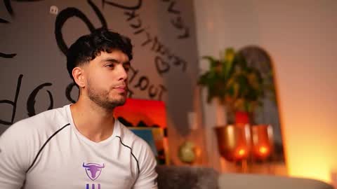 Snapshot of noha_miler chatting on 11.24.25 kevin online show from 11.24.25