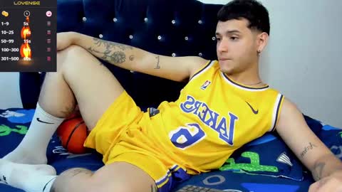 Snapshot of noha_white chatting on 02.10.25 Noha online show from 02.10.25