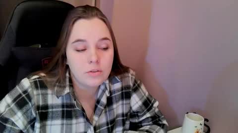 Snapshot of noir_ember_ chatting on 11.28.25 noir_ember_ online show from 11.28.25