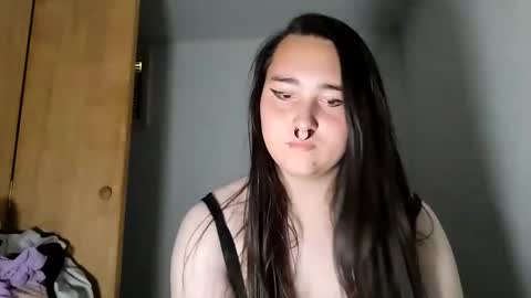 nonbinarybeauty20 online show from 09.11.25