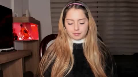 Snapshot of noorthernlightss chatting on 10.16.25 Ara online show from 10.16.25