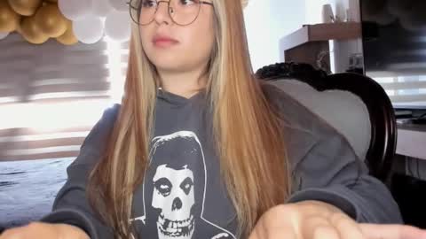 Snapshot of noorthernlightss chatting on 11.05.25 Ara online show from 11.05.25