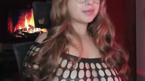 Snapshot of noorthernlightss chatting on 12.16.25 Ara online show from 12.16.25