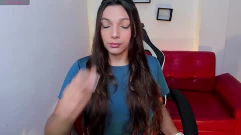 Snapshot of nora22xx chatting on 10.13.25 Nora online show from 10.13.25