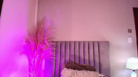 Snapshot of nora_dasilva chatting on 09.10.25 Nora Da Silva online show from 09.10.25