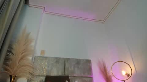 Snapshot of nora_dasilva chatting on 10.04.25 Nora Da Silva online show from 10.04.25