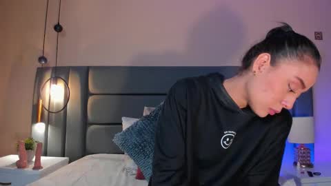 Snapshot of nora_dasilva chatting on 10.16.25 Nora Da Silva online show from 10.16.25