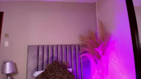 Snapshot of nora_dasilva chatting on 11.21.25 Nora Da Silva online show from 11.21.25