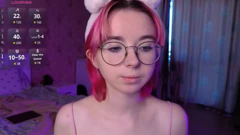 Snapshot of nora_failure chatting on 09.26.25 Nora Failure online show from 09.26.25