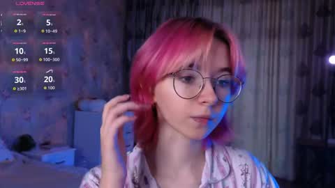 Snapshot of nora_failure chatting on 10.06.25 Nora Failure online show from 10.06.25