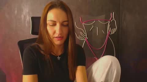 Nora online show from 10.08.25