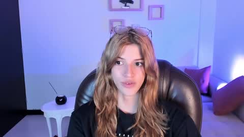 Nora online show from 02.11.25