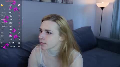 Snapshot of noradunn chatting on 09.14.25 Elina online show from 09.14.25