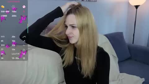 Snapshot of noradunn chatting on 09.21.25 Elina online show from 09.21.25