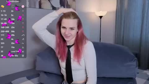 Snapshot of noradunn chatting on 10.15.25 Elina online show from 10.15.25