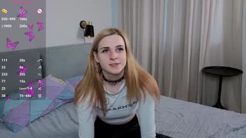 Snapshot of noradunn chatting on 11.10.25 Elina online show from 11.10.25