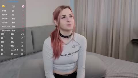 Snapshot of noradunn chatting on 11.26.25 Elina online show from 11.26.25