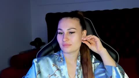 Snapshot of norafoxes chatting on 11.25.25 NoraFoxes online show from 11.25.25