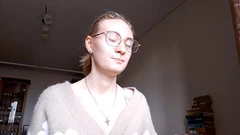 Snapshot of norinebaeza chatting on 10.12.25 Lola online show from 10.12.25