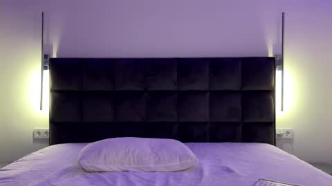 Snapshot of notelis chatting on 10.27.25 Goldie online show from 10.27.25