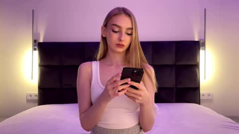 Snapshot of notelis chatting on 11.02.25 Goldie online show from 11.02.25