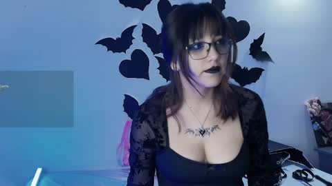 Snapshot of notre_dame1 chatting on 04.10.26 Notre online show from 04.10.26