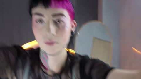 Live 1500am 2100pm online show from 11.28.25