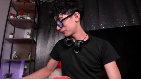 Snapshot of novawheeler chatting on 11.21.25 Nova online show from 11.21.25