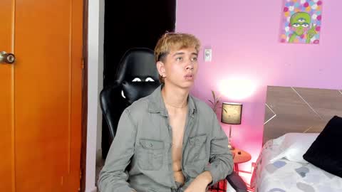 Snapshot of novaybrian chatting on 02.02.25 NovayBrian online show from 02.02.25