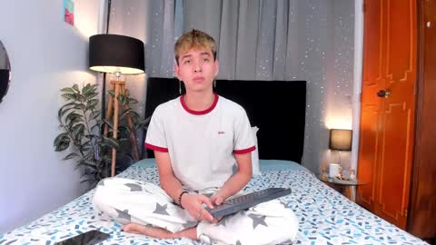 Snapshot of novaybrian chatting on 02.05.25 NovayBrian online show from 02.05.25