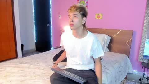 Snapshot of novaybrian chatting on 02.06.25 NovayBrian online show from 02.06.25