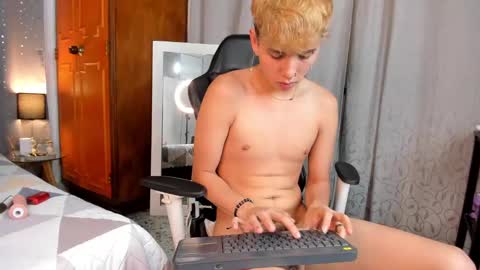 Snapshot of novaybrian chatting on 02.08.25 NovayBrian online show from 02.08.25