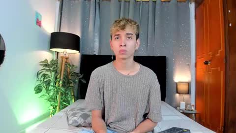 Snapshot of novaybrian chatting on 02.11.25 NovayBrian online show from 02.11.25