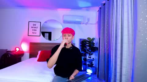 Snapshot of novaybrian chatting on 03.03.25 NovayBrian online show from 03.03.25