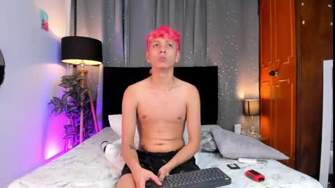 Snapshot of novaybrian chatting on 03.09.25 NovayBrian online show from 03.09.25