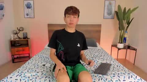 Snapshot of novaybrian chatting on 09.09.25 NovayBrian online show from 09.09.25