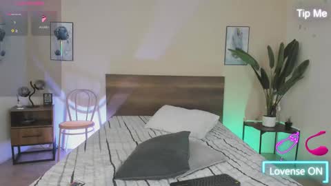 Snapshot of novaybrian chatting on 09.19.25 NovayBrian online show from 09.19.25