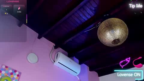 Snapshot of novaybrian chatting on 09.22.25 NovayBrian online show from 09.22.25