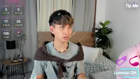 Snapshot of novaybrian chatting on 11.10.25 NovayBrian online show from 11.10.25